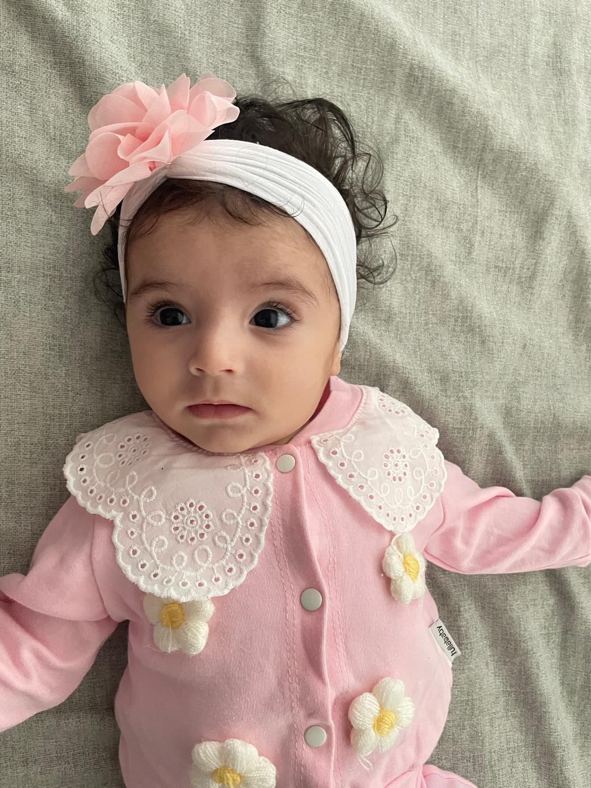 Esila Deniz Yiğitbay anne ve babasıyla